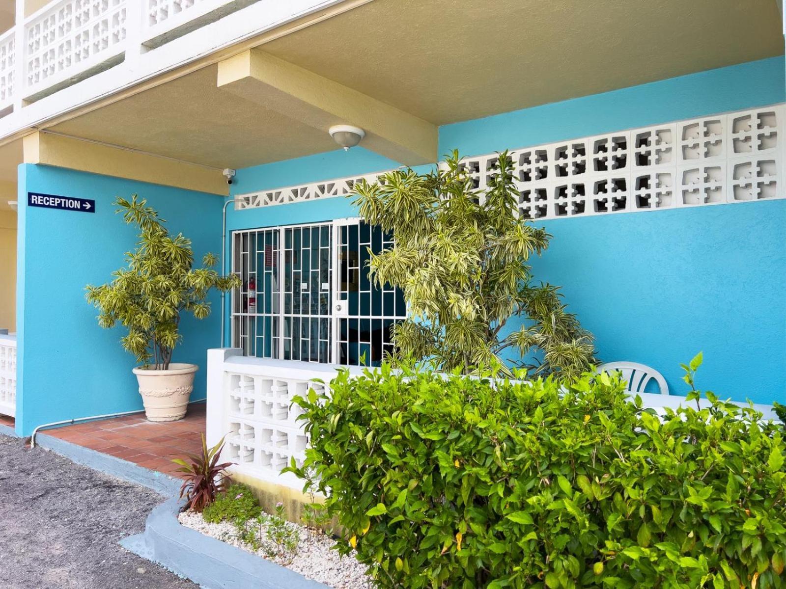 Melrose Beach Apartments Inc Бриджтаун Экстерьер фото