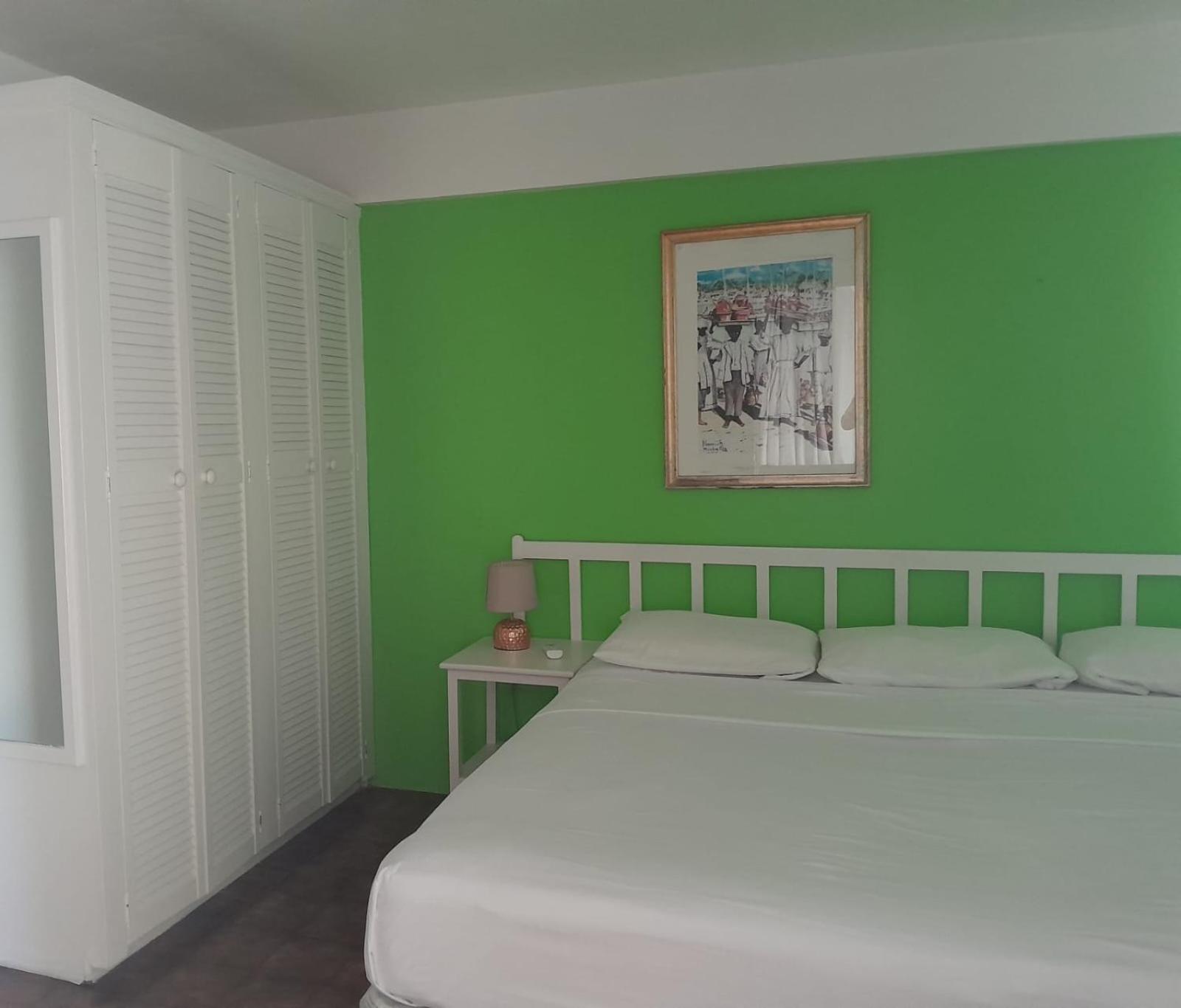 Melrose Beach Apartments Inc Бриджтаун Экстерьер фото