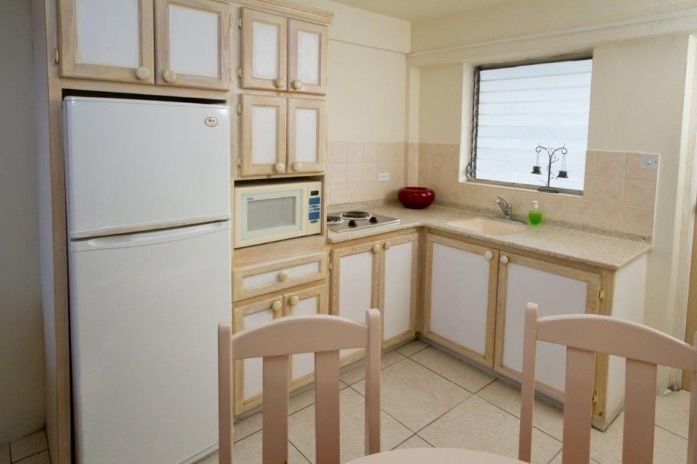 Melrose Beach Apartments Inc Бриджтаун Экстерьер фото