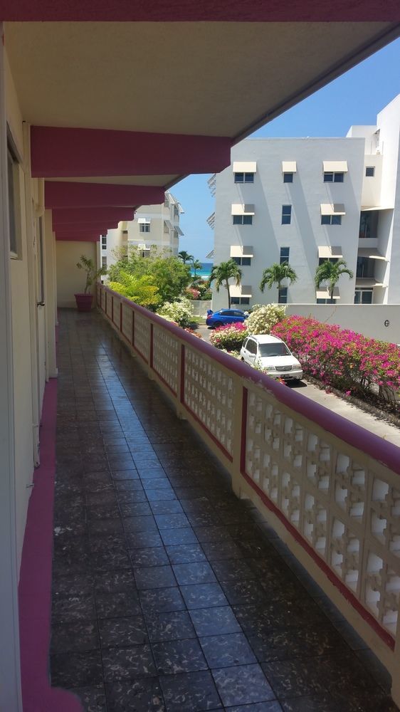 Melrose Beach Apartments Inc Бриджтаун Экстерьер фото