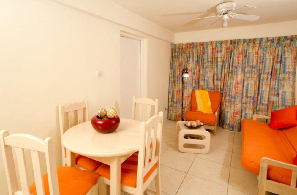 Melrose Beach Apartments Inc Бриджтаун Экстерьер фото